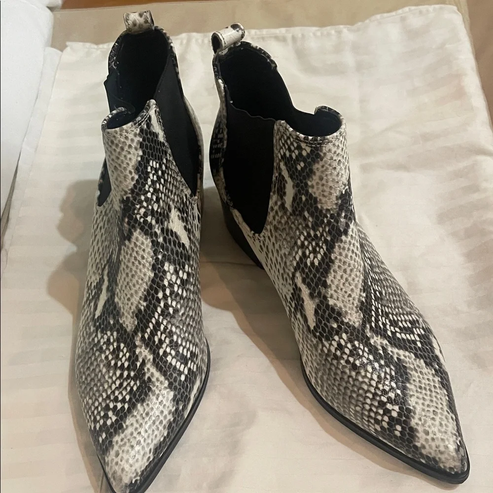 Blondo snake skin leather waterproof ankle boots new 8 m